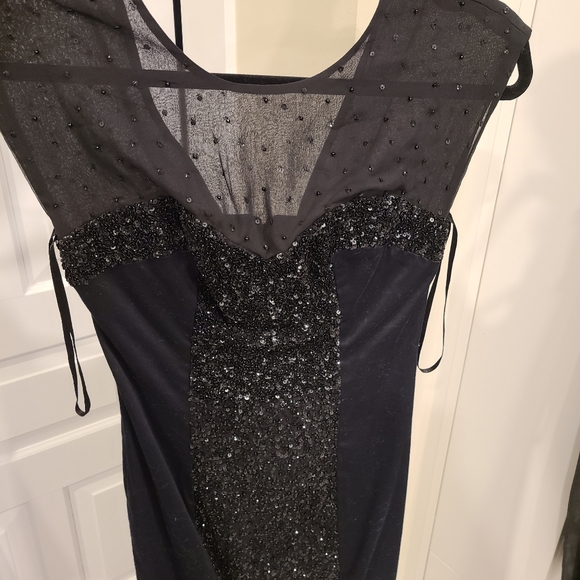 Black dress - Picture 1 of 4